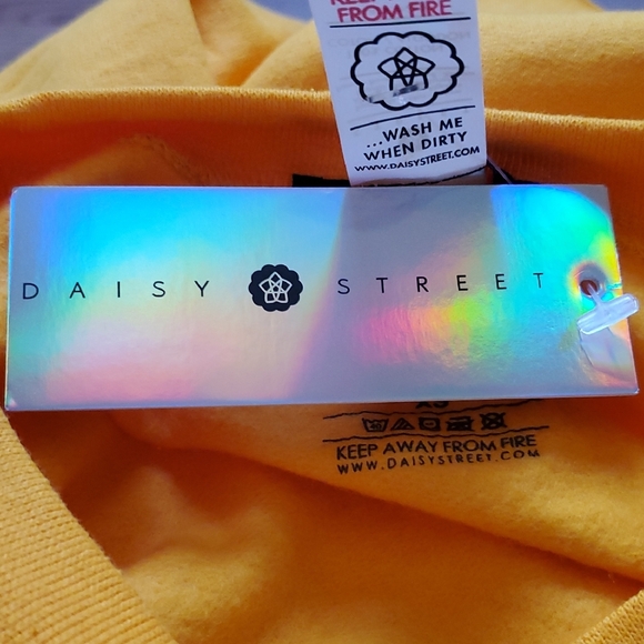 New York City Yellow Sweatshirt - Picture 7 of 9